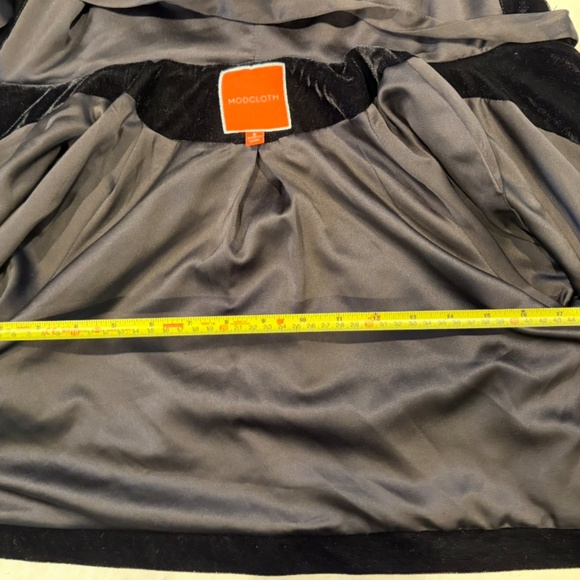 ModCloth velvet crop hooded cape S, short sleeve, bolero, tie front, black, hood - Picture 5 of 12